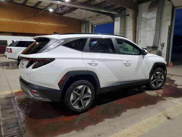 #أعـــلان_مــــــــــزاد #مكتب_بوابة_دبي
سعر نقل مخفض الى جميع الموانئ
ـ نوع السيارة : 2025 HYUNDAI TUCSON SEL
ـ تاريخ المزايدة : 20/11/2025 الساعة 6:00 مساء 
ـ السعر : حسب تاريخ المزايدة المذكور أعلاه: 1000$ دولار 
ـ الضرر والمواصفات : حسب الصور المرفقة
-جميع السيارات الهايبرد الكهرباء معفي
من الكمرك الضريبة والرقم مجاناً
ملاحـــظــة .. السيارات المعروضة داخل الصفحة هي مجرد نماذج بسيطة للمزاد
وللمزيد من المعلومات الحضور الساعة الرابعة عصرا الى مقر الشركة الكائن في:
شارع الحزام الاخضر المدينة المايئة- مقابيل حي العدالة #النجف_الاشرف
المكتب ***********
زيد الطفيلي***********
عبد الله الزاملي***********
للانضمام لكروب الواتساب اضغط ع رابط
https://chat.whatsapp.com/HEg5DTFOYCnFPwSoSvOuuq
