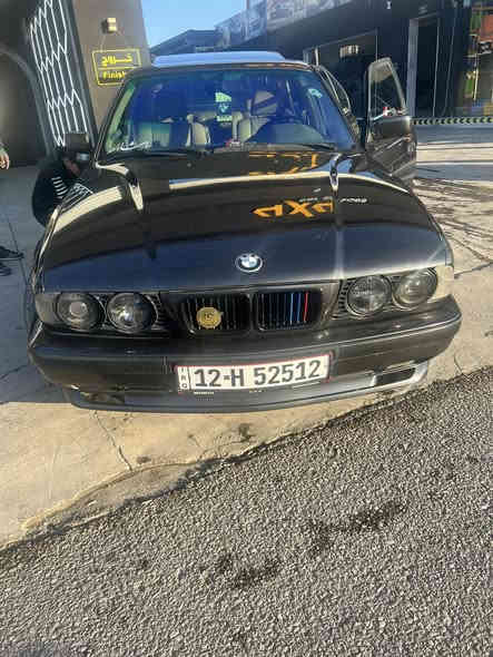 السلام عليكم سيارة BMW مديل 1991 السيارةفول موصافات مصبوغة جمالية فقط مكفوالة من الحادث كير محرك بشرط 525كبس  السيارة سنتر لوك  *********** رجاً اذا ما شراي لاتتصل
