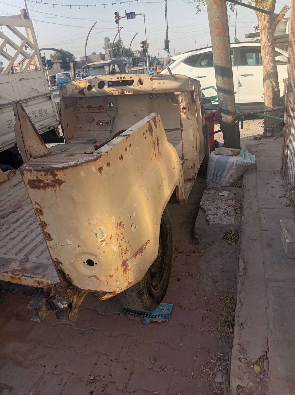 بدي للبيع مع شاحصي واكسلات كامل
***********
