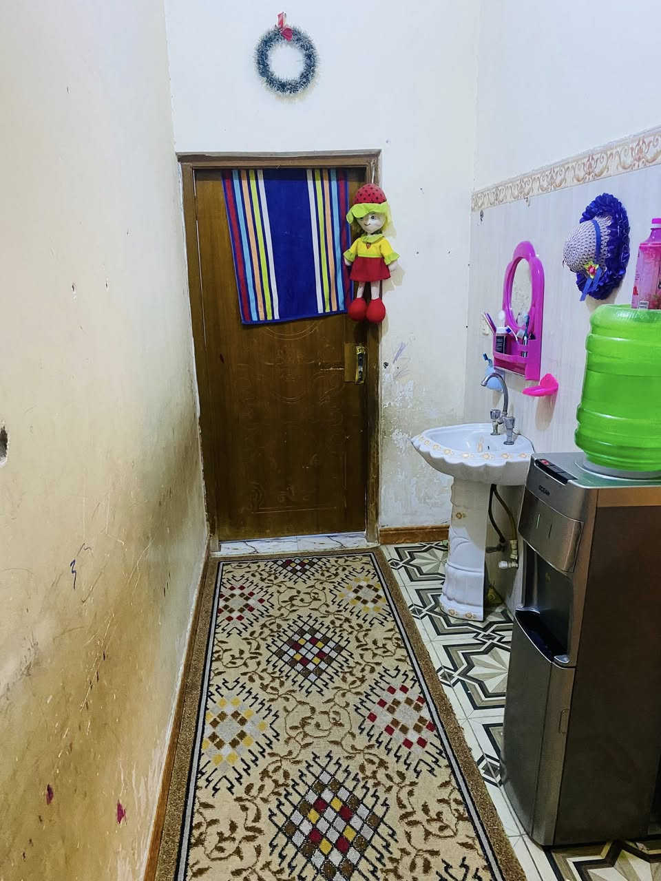 بيت للبيع في القبله حي القائم
المساحه 100متر 
لتواصل:***********
