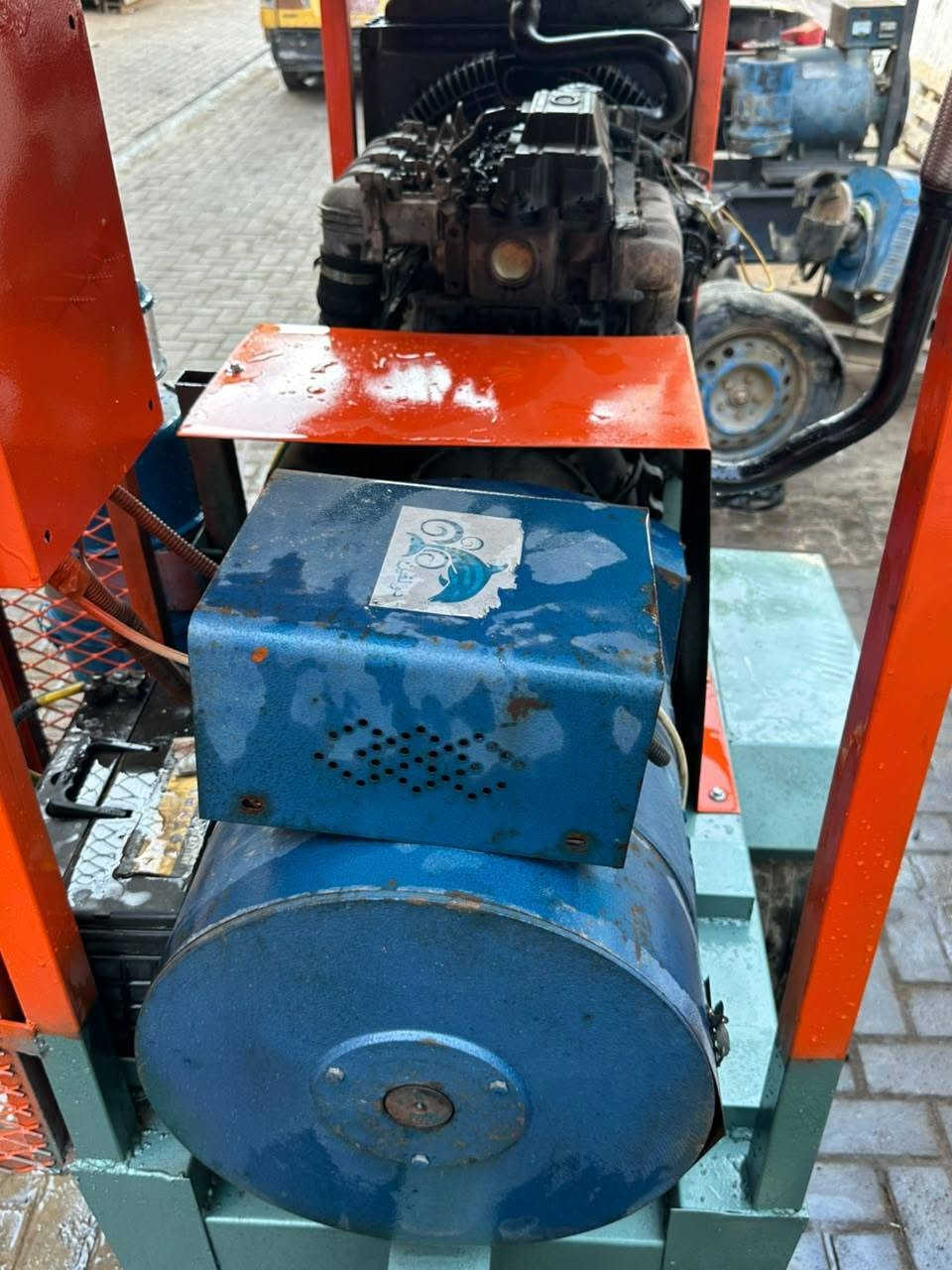 مولده كيه  تشغيل نضام اتو تشغيل او إطفاء ذاتي
محرك 2701ستاندر مكفول من تنقيص واتبخير 
راس توليد 30 كفي نحاس 100,100 شركه دولفين 
ضمان حقيقي  سعر ١٨ ورقه بيه مجل 
***********
