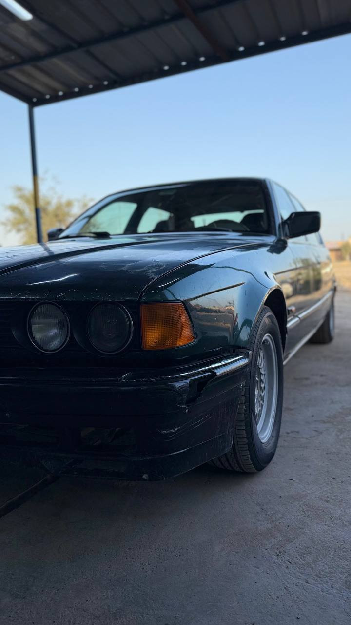 السلام عليكم للبيع BMW حجم 730 موديل 1992
السياره حداديه اماميه وخلفيه كله جديد 
تخم تاير جديد مكينه وكير خير من الله 
كشنات كهربائية 
كهربائيات كله شغاله 
العنوان بابل
سعر 38 وبيه مجال 
***********
