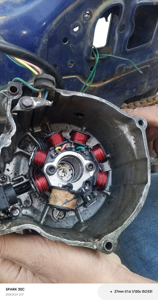 سلام عليكم ورحمه الله وبركاته اخواني الاعزاء عندي هاي دراجه للبيع مكاني بغداد حي  القاهرة الصناعة شباب دراجه شغاله 100 بل 100 بس الملف محترك مالتهه  اني عارضهه 300 وبيهه مجال لطيبين وتعال ودلل وهاذ رقمي للتواصل مع ***********
