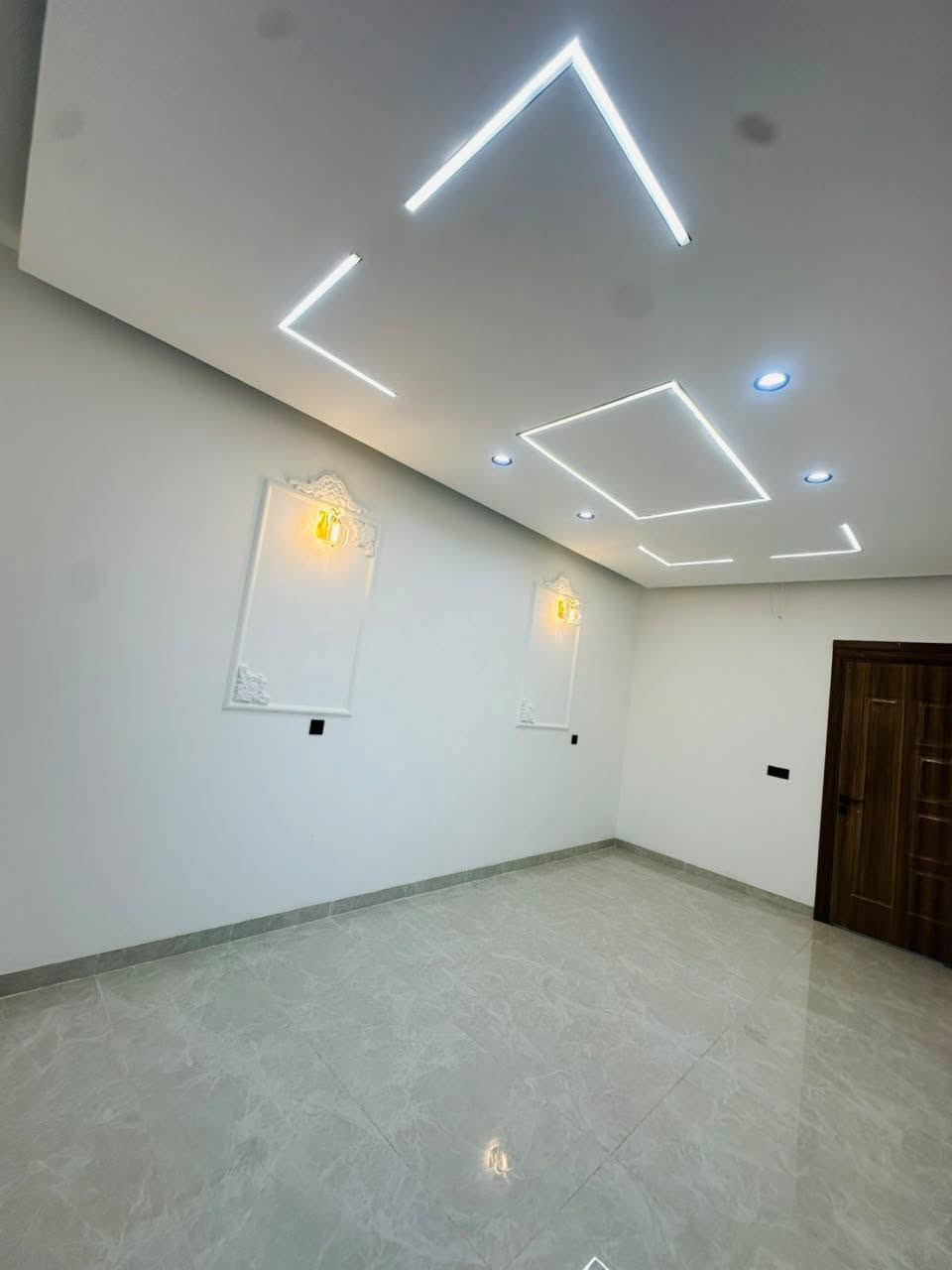 عروض مكتب الاخؤين للعقار حي الملاين الثانيه دار 🏠 مساحه 
120 متر طابقين وبيتونه 
بناء حديث 2026 
قرب عماره ابو فهد  
عدد غرف النوم 4 واسعات  
خدمات كامله 
تسليم فوري 
الاستفسار 
*********** ابو رعد 
*********** ابو عمر 
*********** رعد بيغمبرلي
