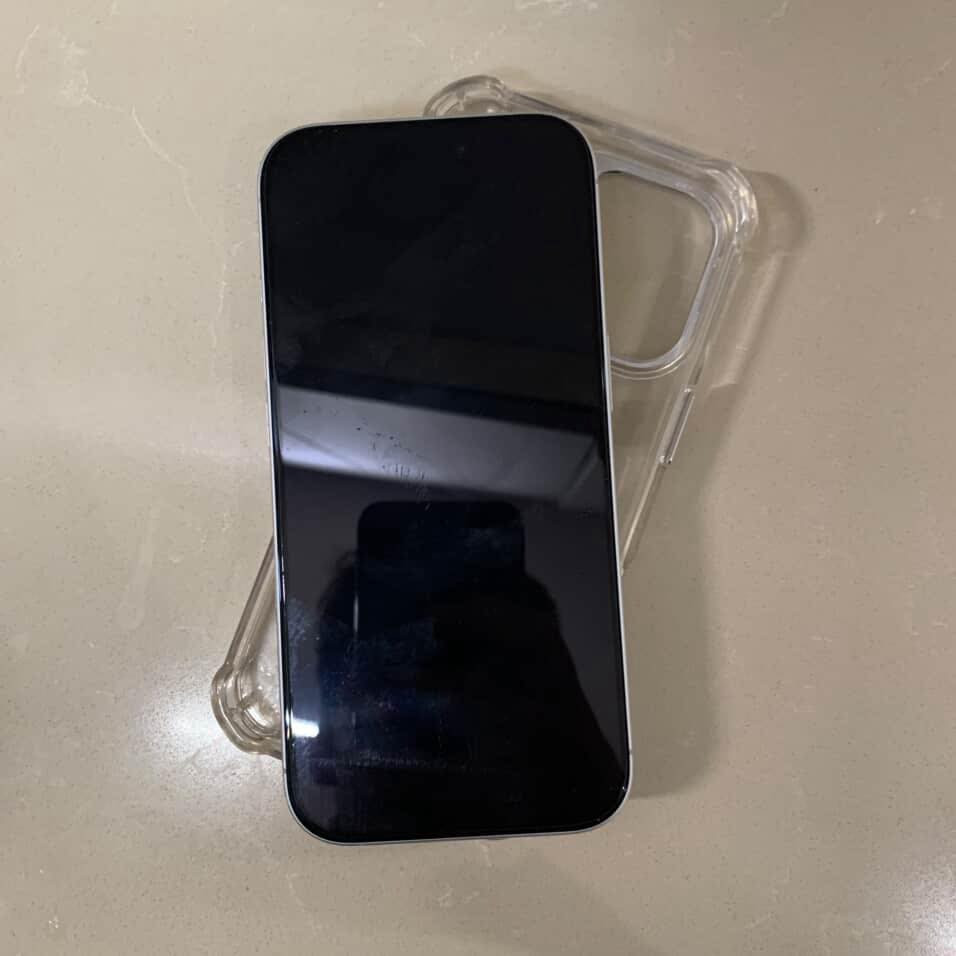 آيفون 17العادي ذاكرة 256 جيجابايت بطاريه 100 كارتونه وياه بس كيبل نقص هديه كفر ولزكه 2تضليل شخط ما بي ولا مفتوح جديد ضمان موجود رقم *********** اتصال سعر ⚠️⚠️
