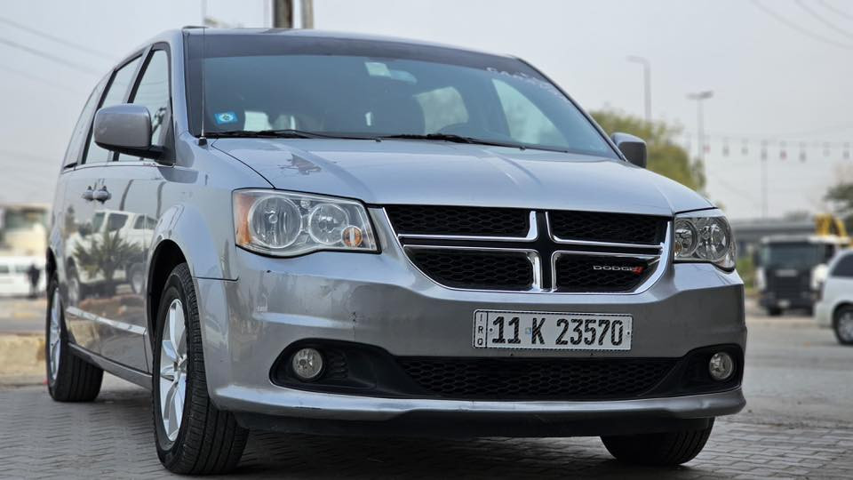 السلام عليكم للبيع فقط الي يدور نضيف ومشي قليل دوج كرفان 2019 بدون صبغ بدون ايرباك بجم كبس ماشيه 56 حقيقي شرط الفحص ع ايد وحده من موديلها لحد الان مكفوله غير حادث امريكه مبدل بيها جنطه ودعاميه خلفيه اصليه نفس اللون مطابق 100‎%‎ مواصفات SXT ابواب وجنطه كهرباء 3 قطع تبريد كشنات جلد وكهرباء وبلع شاشه وكامرا دواره محرك 3600 شرط ممفتوح كفاله عامه سياره كلشي ع بلاد منبدل بيها اي شي وشرط الفحص استخدام عائلي كل غراضها موجوده ارضيات كاربد الشاشه الاصليه موجوده شغاله عده كامله وسياره اي نقص  مابيها السعر 205 وبي مجال بصيط وكلشي اكو بلسوك حسب نضافت سياره واسف ع اطاله ***********
