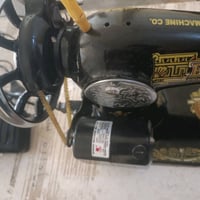 مكينه خياطه البيع نضيفه شغاله 07828515115