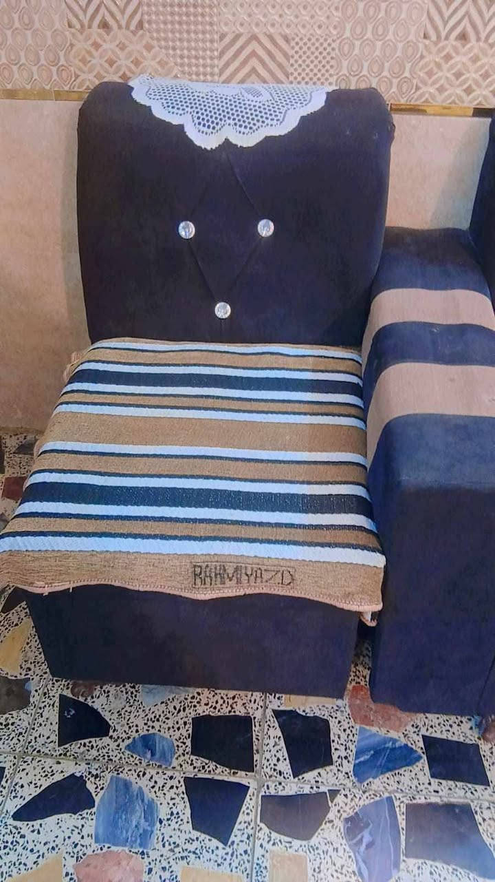 تخم الازرك ١٠ مقاعد بي ضرر بس الي مأشر بالصورة سعره ١٧٥ 
والتخم الاسود ٧ مقاعد سعره ١٥٠ العنوان بغداد الزعفرانية


**إذا كنت صاحب هذا الإعلان وتريد حذفه لأي سبب، رجاءا أرسل رسالة إلى الدعم الفني**