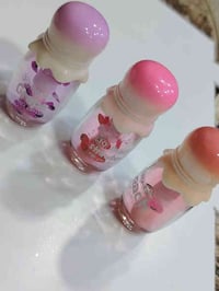 اللهم صل على محمد وال محمد توفر عدنا مكياج وعنايه بلبشرة وكلوسات وحمر ...