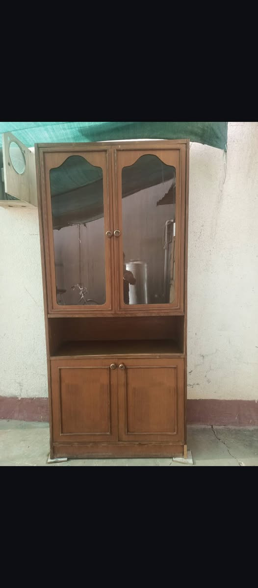 للبيع نضيف مابي اب شي عرض مترين ارتفاع مترين 18 سنتيم سعره 150الف مكاني كركوك حي نصر للاستفسار ***********

