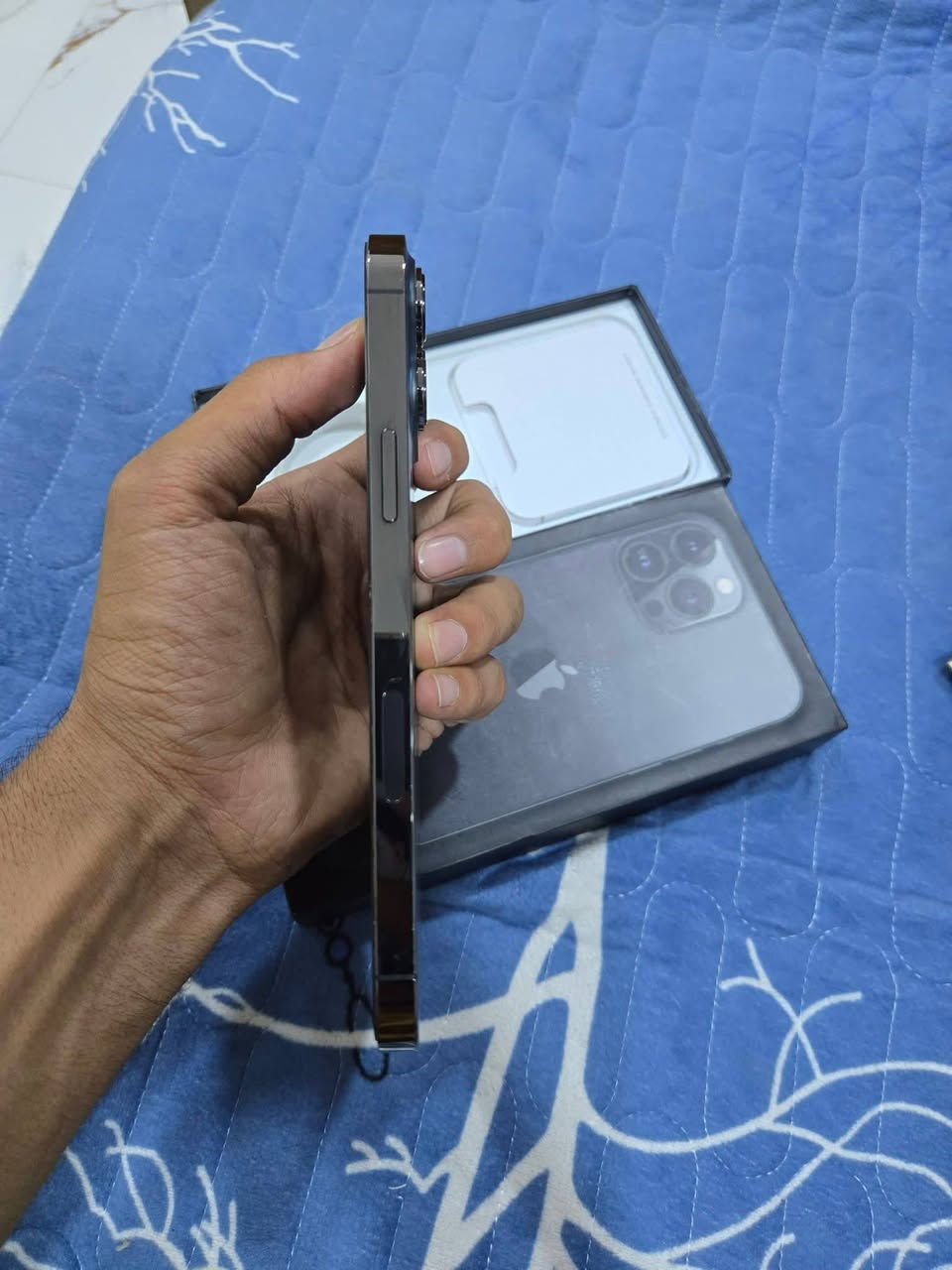 السلام عليكم 13 برو ماكس ذاكره 512 بطاريه 86 أمريكي ممفتوح أغراضه كامله السعر 760 وبي مجال المكان بغداد مدينه الصدر رقم ***********
