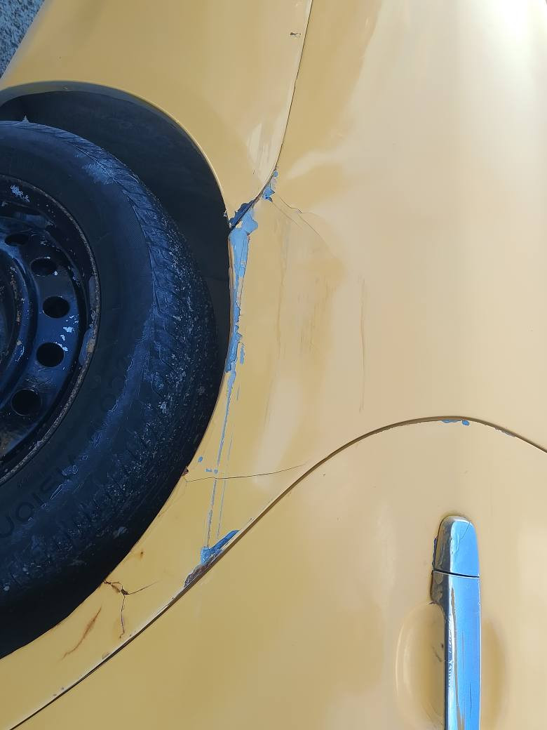 تم اعدة النشر بسبب الوعود الكاذبة 

كورلة 2009السيارة المكينة بيهة صوت السيارة متجاية وبيهة ضربة بجمالق الخلفي والصندوك السنوية منتهية بشهر 11 السيارة رقم ميسان راعيهة بالزبير يريد تحويل مكان السيارة ابي الخصيب محولة الزهير السعر 50 وبي مجال قليل رقم الهاتف *********** شط العرب, البصرة
