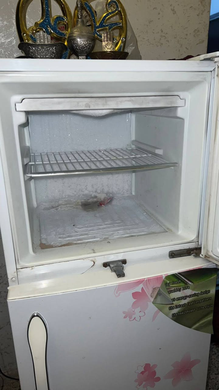 ثلاجه حجم 10 قدم نضافه 100%
بلازمه حجم 32 عدد ثنين 

واتساب ***********

مكاني بغداد
