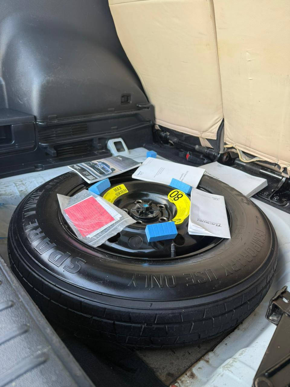 السلام عليكم للبيع هونداي توسان 2016 وارد أمريكي حادث بنيد مبدل وجاملغ امامي صبغ فقط بدون ظرر داخلي شاشه كامره تحكم ستيرن جهتين ويل كب كروم لايتات لد بلاجكتور محرك 2000 ما مفتوح كير ومحرك كفاله حداديه جديده طخم تاير جديد كل نقص  ما بيها رقم ذي قار الدولي سنويه جديده وهزه جديده مكاني ذي قار مركز السعر 142 لاستفسار ***********
