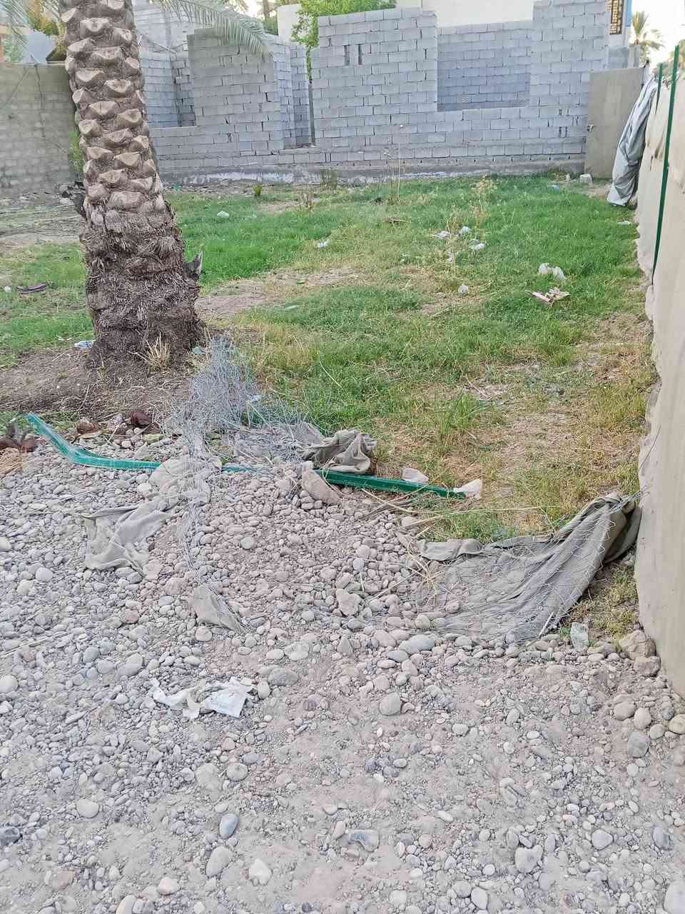 سلام عليكم توجد قطعه أرض للبيع مساحه 450 متر تحتوي على هيكل الواجه 14 ونزال 33 متر طابو زراعي سند25 العنوان بغداد الراشديه الاتصال على الرقم ***********

