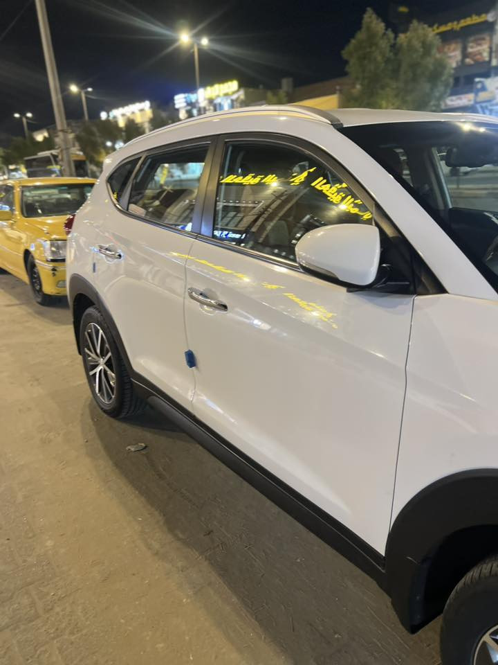 توكسان 2017 وارد خليجي للبيع باسمي 
السيارة جاهزة من كولشي ماعيزه برغي موجودة بالنجف للتواصل واتساب فقط على الرقم *********** ربع بنيد امامي فقط  . 
السعر / 169 ورقة فقط 
ماشية / 126 كيلو متر 
اللون / ابيض 
المواصفات / 
محرك 4 سلندر 2.0 بنزين
 • ناقل حركة أوتوماتيك
 • دفع أمامي
 • لون خارجي أبيض
 • مصابيح أمامية LED
 • كشافات ضباب
 • جنوط ألمنيوم
 • مرايا كهرباء
 • نظام ABS + Airbags
 • مكيف هواء ممتاز
 • شاشة وسطية + بلوتوث (حسب الفئة)
 • 5 ركاب – سيارة عائلية مريحة
 • صرفية وقود اقتصادية
