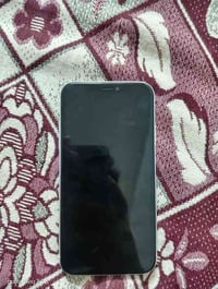 ايفون اكس ار مبدل بس بطاريه جهاز نضيف وكامل متكامل 150الف قفل . 075121...