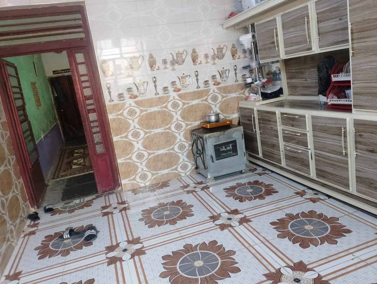 بيت زراعي بآل حمد نزلة شيخ سامي للبيع مساحة ١٠٠ متر يحتوي على غرفه وصاله ومطبخ وصحيات السعر ١٦ وبي مجال للشراي 
***********
***********

