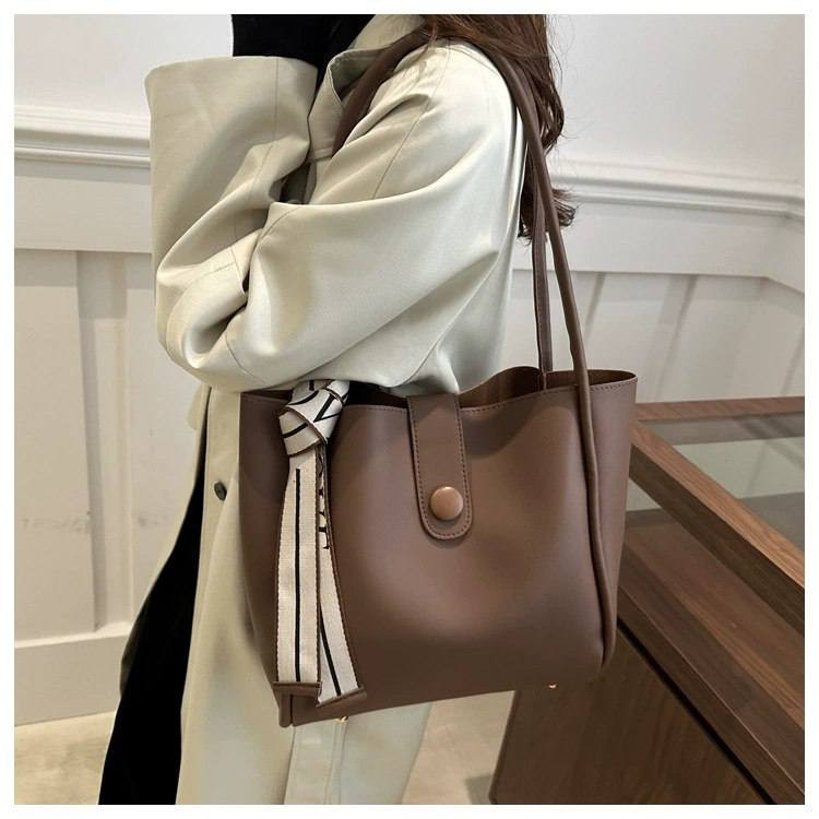 تكرار للمره الخامسه على التوالي حسب رغبه الزبائن
توت باك كيوت ✨
جودة عالية وموديل عصري نازك 
الحجم:
القياس 28x38Cm
مناسب لـ:   الاعياد  ، الموظفات،  الاستخدام اليومي، الطالبات ، الماميات  
السعر: 77 فقط ✅


**إذا كنت صاحب هذا الإعلان وتريد حذفه لأي سبب، رجاءا أرسل رسالة إلى الدعم الفني**