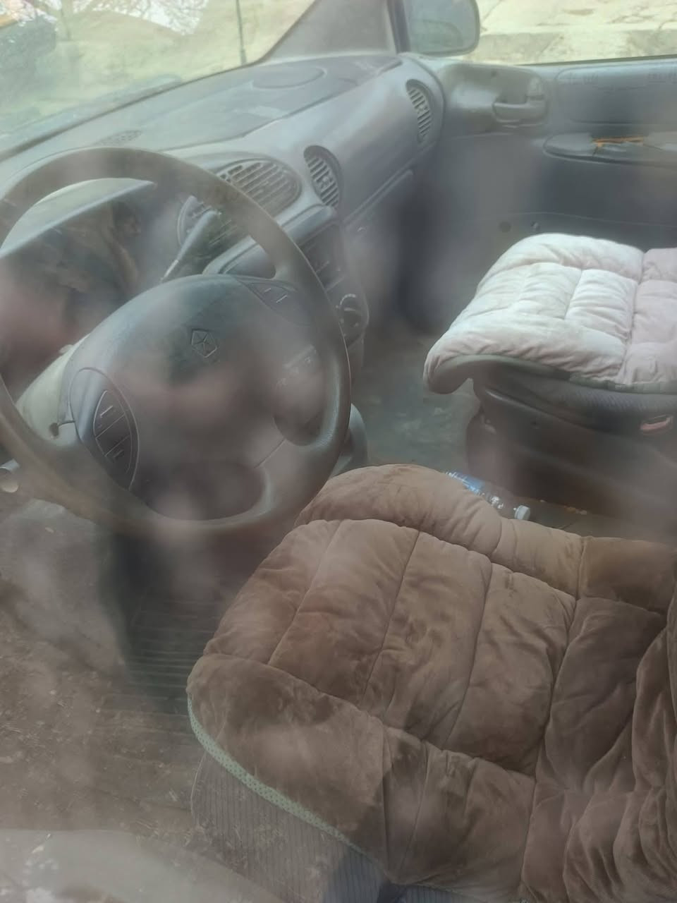 السلام عليكم
دوج كرايسار موديل 99رقم ذي قار انكليزي بسمي هزه جديده 
محرك وكير دوج 3300موديل2007
سياره كير ومحرك خير من الله تبريد نقصه بس بوري يرادله لحيم تبريد 3قطع سياره حلوه وجاهزه بس يرادله ترتيب للغرفه للبيع او مراوس 
السعر 43وبيه مجال 
مكاني بغداد الدوره ***********
