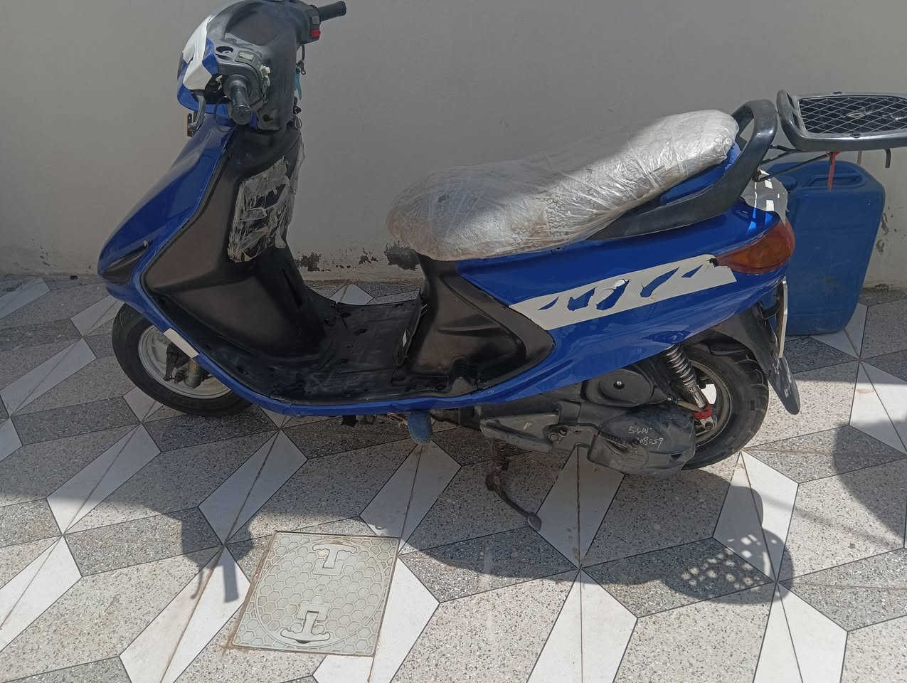 شغاله من كلشي فقط شحن باتري 
السعر 300 
العنوان النجف شارع الصب 
***********
