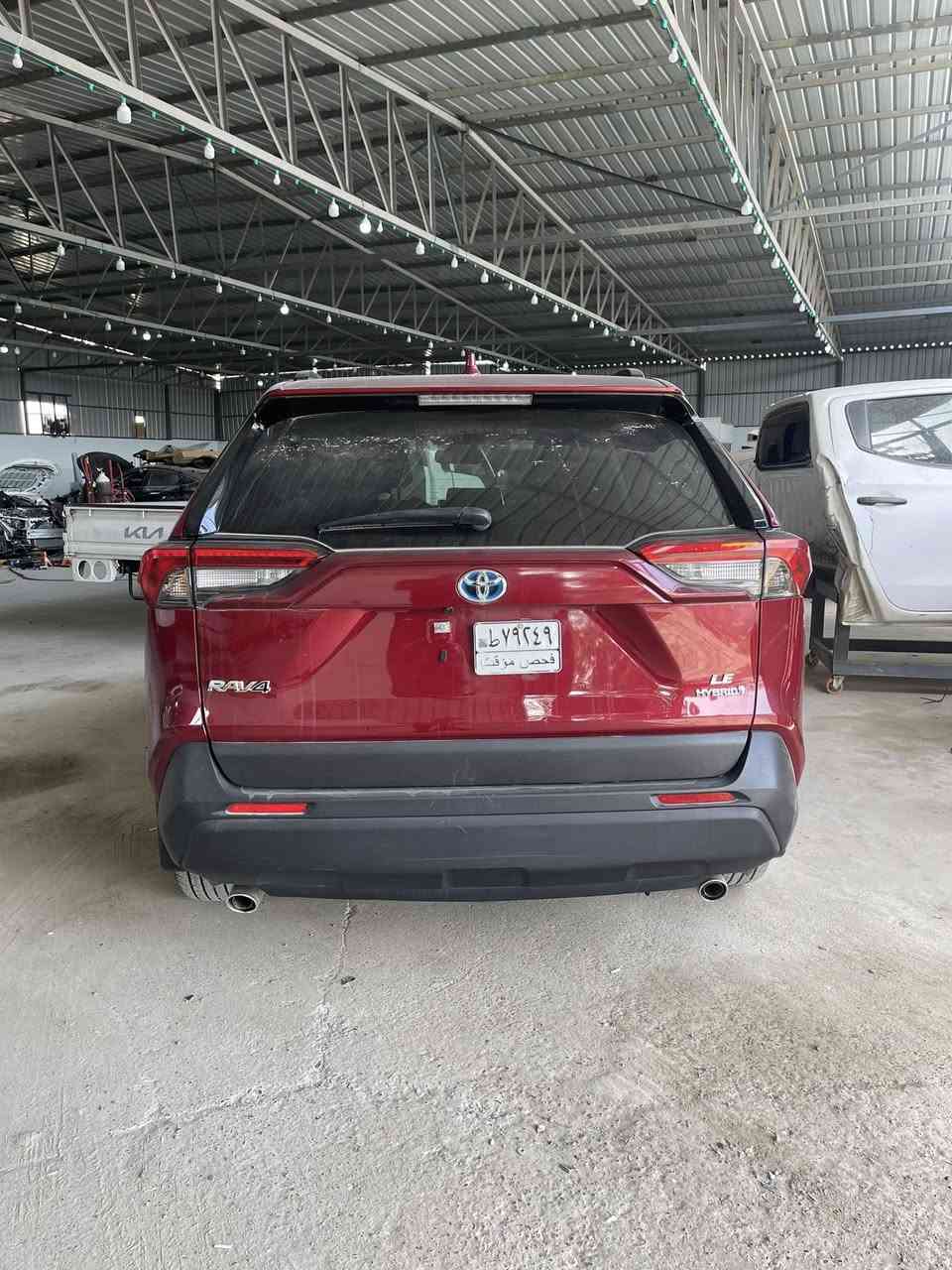 السلام عليكم  تيوتا راف 4 le هايبرد موديل 24 الضرر قطعتين تصليح وقطعه تبديل عداد المسافه 7000 مكان السياره سامراء السعر 205 ورقه بيها مجال بسيط رقم الهاتف ***********
