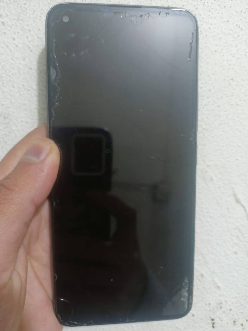 السلام عليكم ريلمي 8 للبيع مبدله فقط شاشه  عاديه مفطورة قليل بالشاشه باقي الفطر كلو باللزكه  الجهاز شغال  ومال بيت  ذاكرة 128 السعر 70 الف وبي مجال بسيط للتواصل خاص او الاتصال ع هذا الرقم *********** او ***********
