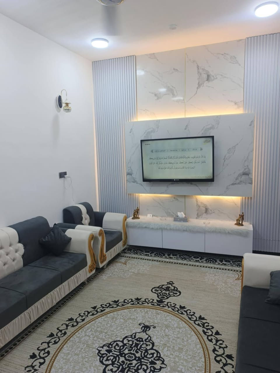 مشتمل للبيع بسياسين طابقين يحتوي على استقبال ومطبخ ٣مجاميع صحيه و ٣نوم قرب مدرسه الروان خدمات متكاملة الاتصال ***********
