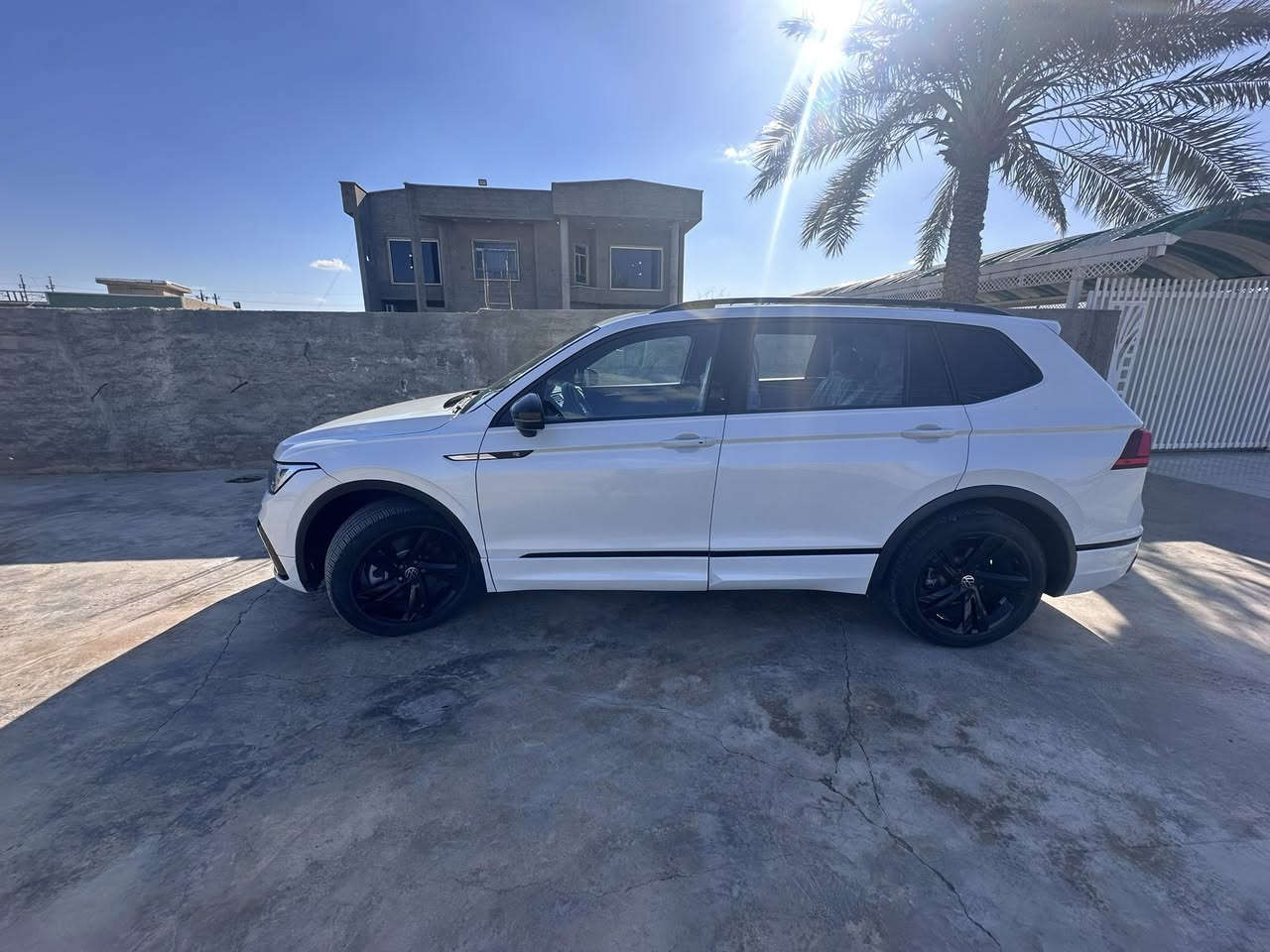 السلام عليكم على بركة الله 
للبيع او مراوس بسبورتج 2023وفوك خليجي
Volkswagen TIGUAN 2023 R-line Se
فول مواصفات السياره للأخير كامل مواصفات 
وراد أمريكي حادثها راس البنيد وباب السايق راجع على الباردفقط بدون جاملغات بدون دواخل بدون شواصي
ايرباكات فقط الستيرن 
ايرباك البرده مكفول
ايرباك الدشبول مكفول 
بچم أمامي وخلفي كبس 
محرك 2000ccتوربو نشاط وسرعه واقتصادي جدا 
ماشي 34الف كيلو متر حقيقي 
مواصفات السياره 
بانورما كامله 
حساسات امامي خلفي 
رادارات إماميه وخلفيه 
كامره خلفيه بأربع انضمه للأجسام الحاره 
عداد ديجتال 
شاشه داعمة لنضام Apple car play و Android Auto 
قياده ذاتيه وشبه ذاتيه 
Cruesتثبيت سرعه 
هاند بريك بصمه 
Auto stop
نضام تكييف إلكتروني 
كشتات تدفئه 
تشغيل عن بعد 
Minual light
Auto light 
لد نهاري 
كشن كهربائي 
وبعد كومه مواصفات بالشاشه وبغير الشاشه
تشغيل بصمه 
شحن لاسلكي وسكلي 
7راكب 
هيترات حراريه بالمري 
سياره جديديه الله شاهد ومال بيت لا متعوبه ولا اي شي 
السعر 225 وبيها مجال للشراي 
مكان السياره صلاح الدين قضاء الضلوعيه او بغداد حي الجامعه 
هاتف ***********
رقم أربيل 22 سنويه وهزه كلهن جديدات
