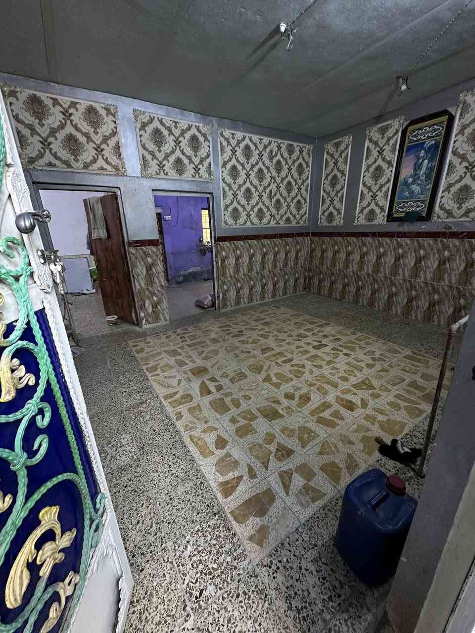 بيت لليجار المساحة ١٠٠m
مكانة مدينة البكر فرع المدارس بناهيت الشارع 
للستفسار 
***********
او خاص
