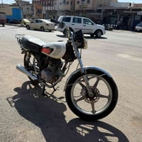 دراجه للبيع 5 كير نظيفه نقص فقط باتري السعر ٢٢٥ الف مكاني بغداد الحريه...