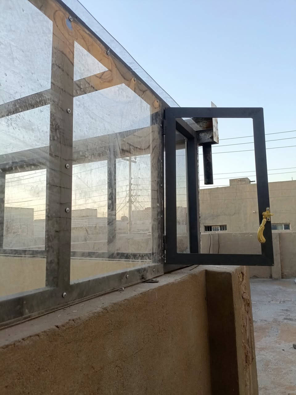 عمل سقف منور او مكشوفة 
درجة اولى من مادة المزجج 
والبلاستك الشفاف 
حيدر الحداد ***********
واتساب
