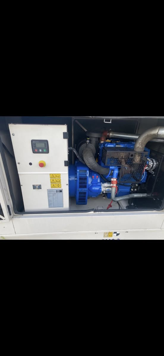 السلام عليكم مولده بيركنز ١٠٠ كيفي انكليزي اصلي كاتم بلاديه مشتغله ٢٨٠٠ ساعه العنوان الناصرية رقمي ***********
