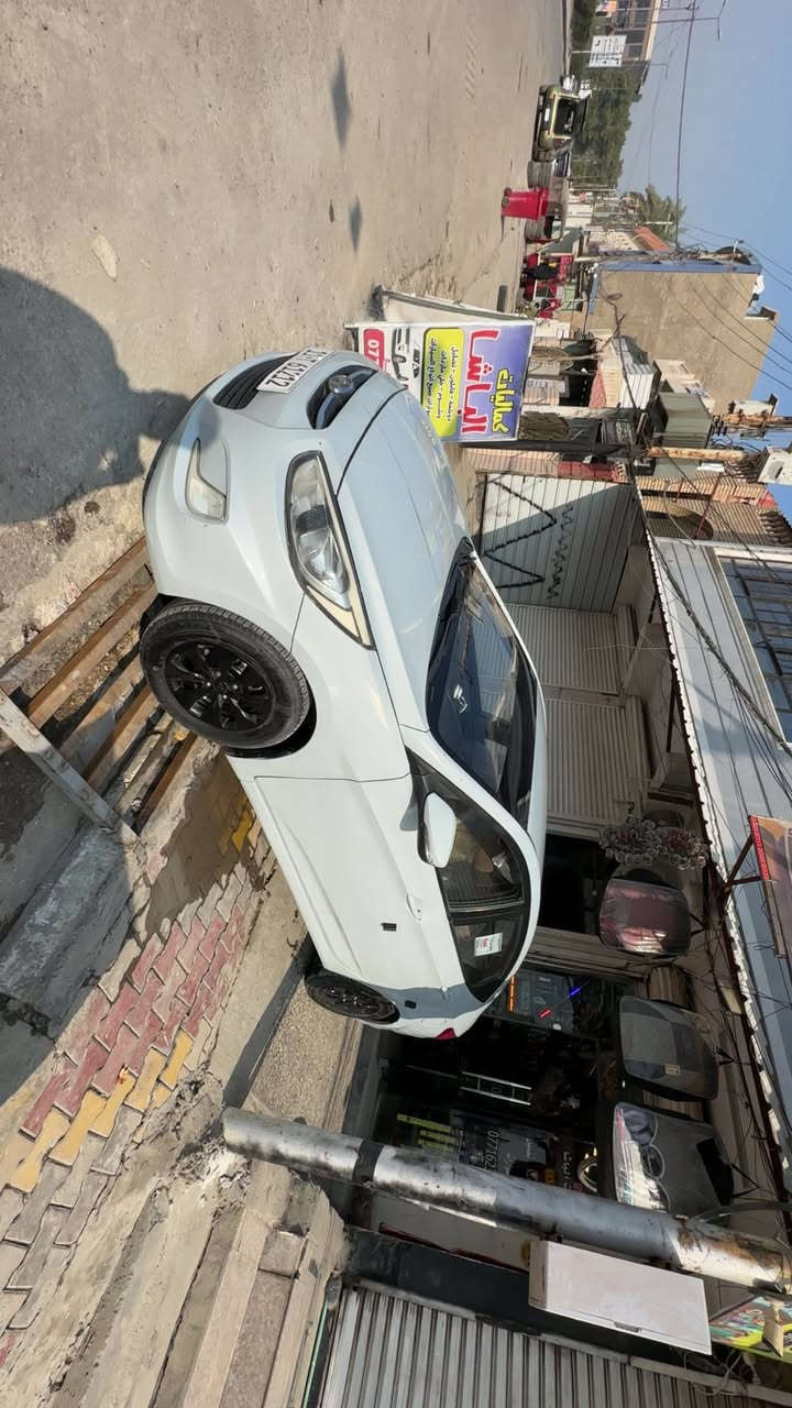 السلام عليكم
اكسنت 2016 خليجي 
ماشيه ٩٥ الف حقيقي 
محرك ١٤٠٠ 
٤ دسك 
شاشه وكاميرا 
تحكمات ستيرن 
اشاير بالمري 
بروجكتر 
رقم بغداد انكليزي بأسمي تحويل ثاني يوم 
حادث ٣ قطع صبغ بدون ايرباك لغد شواصي تكم كله مكفول 
صدر ومحرك وكير كفالة وبحالة جيده تبريد ثلج 
تخم تاير باتري كله جديد 
ادامتها يم مركز الحسام 
مكاني بغداد الدوره سوق الاثوريين 
***********
