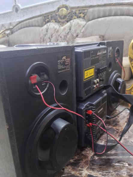 السلام عليكم جهاز JVC سستم نظيف جدا مسجل كاسيت راديو قرص للستفسار ***********
