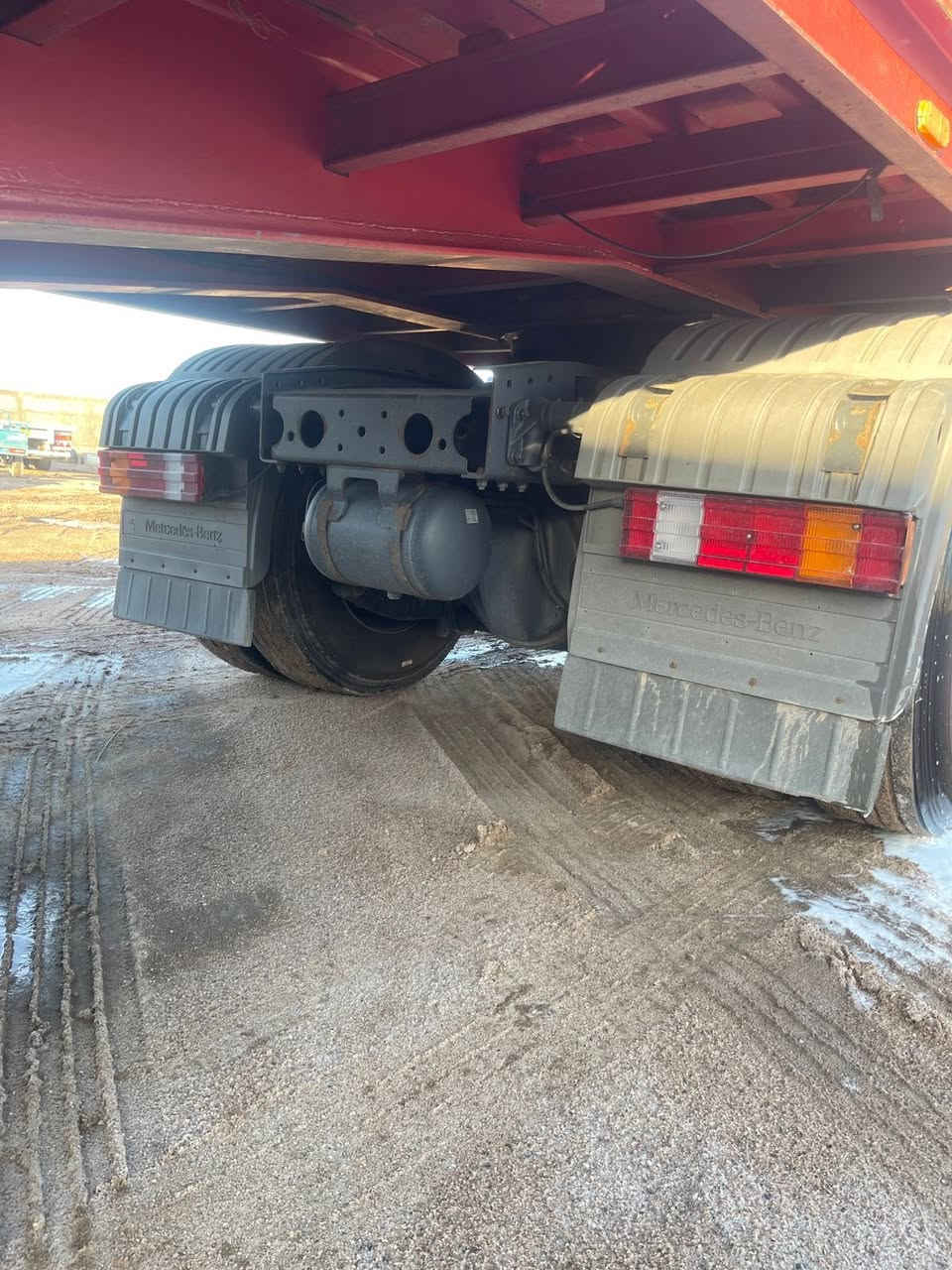 السلام عليكم سيارة للبيع اكتروس موديل (2008) رقم بصره معلايه 17 بس راس  حجم (46 18) للأستفسار (***********) مكان السياره بصره اني مكلف بل نشر
