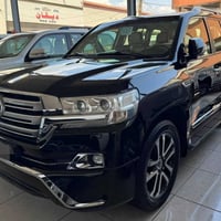 لاندكروزر GXR • ٨ سلندر • ٢٠١٦