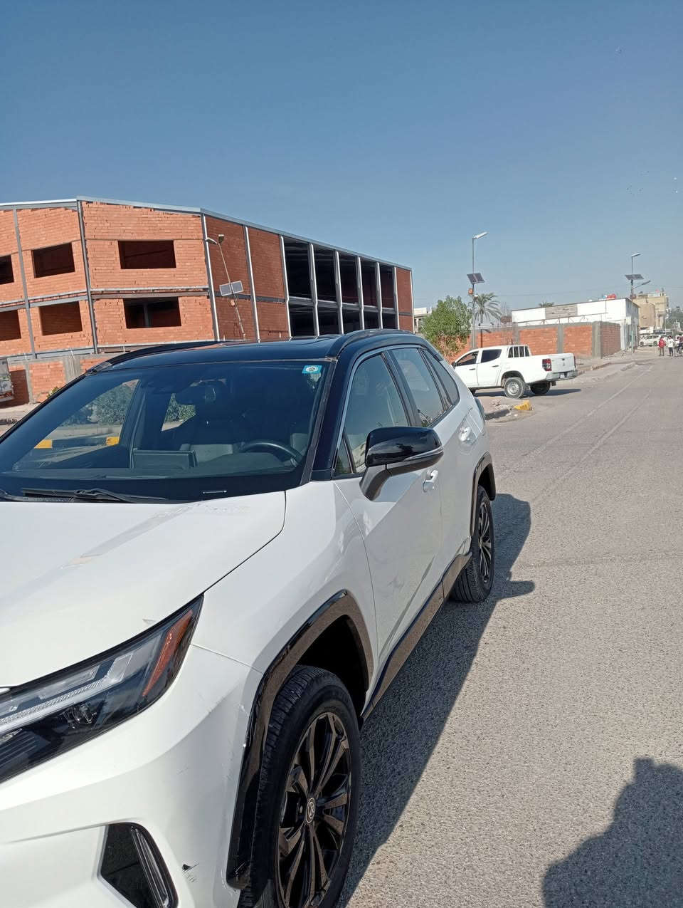 سلام عليكم للبيع راف٤ موديل ٢٠٢٢ لون ابيض صدفي سياره بدون صبغ عده ربع العماره صبغ سياره مواصفات XSE فتح صقف سياره فول مواصفات ماشيه ٩. الف يعني زيرو مكان سياره بغداد الرقم///***********
