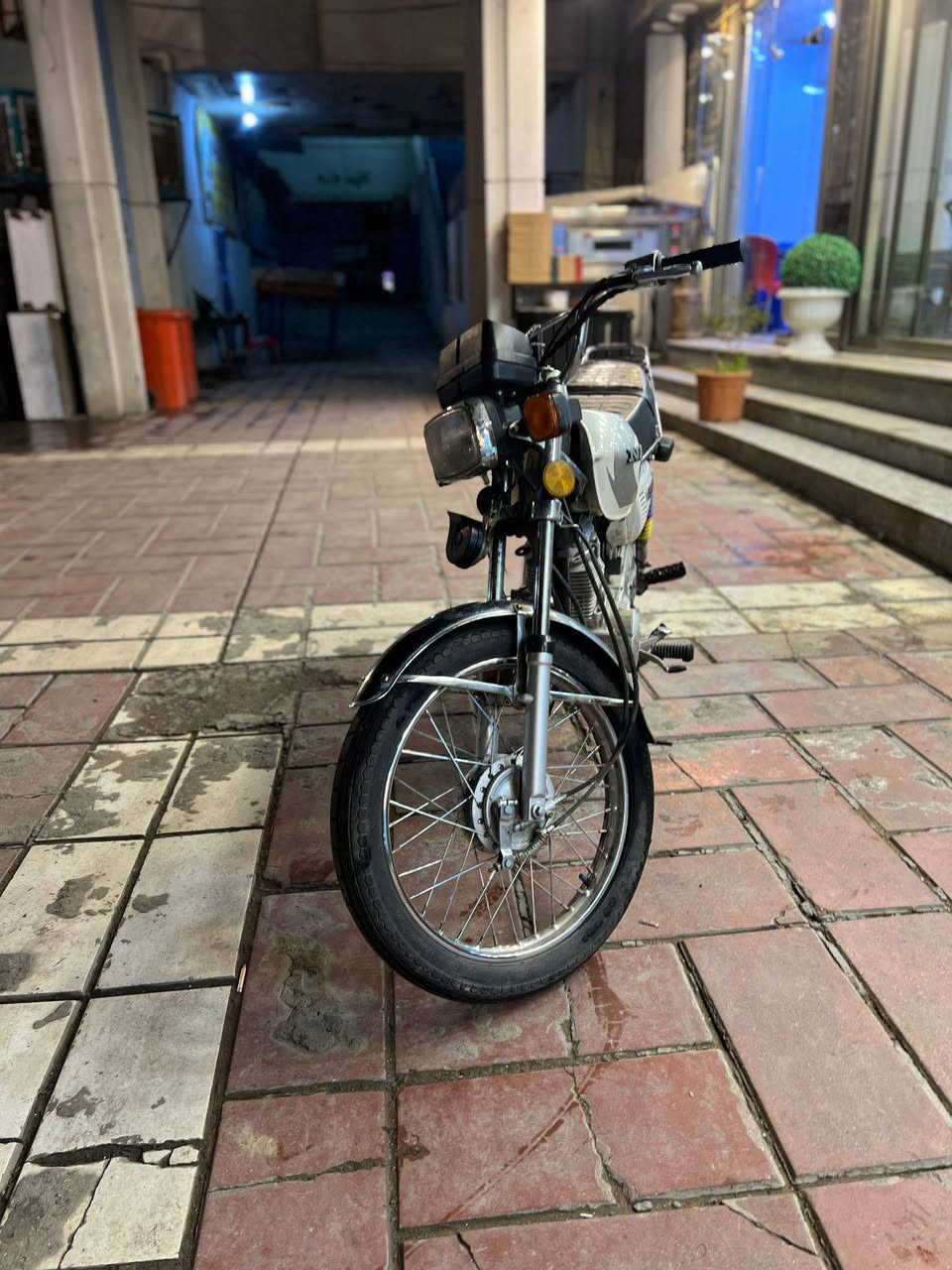 سلام عليكم ايراني اربعه كير للبيع موديل 2025 دراجه جديده كلشي ممفتوح بيه ومابيه اي نقص السعر 550وبيه مجال بسيط العنوان بغداد الصالحيه رقم التلفون***********
