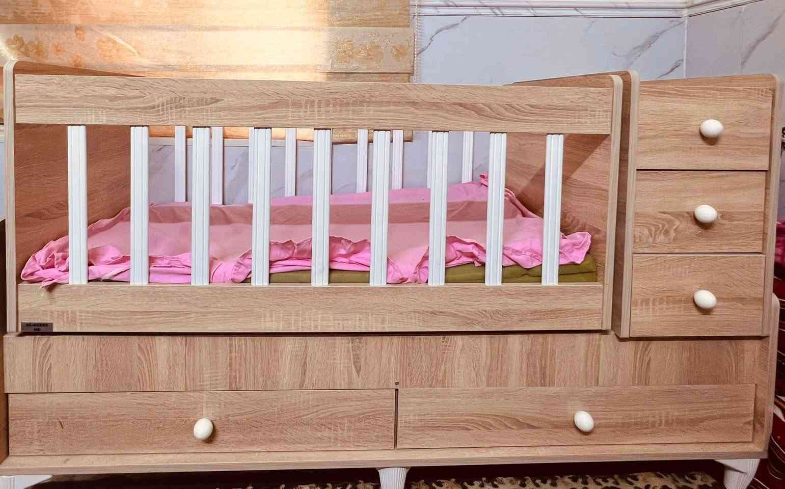 � للبيع كاروك أطفال فاخر بحالة جديدة جداً 🌟
👶 مناسب للأطفال من عمر يوم واحد وحتى 5 سنوات
✅ حالة ممتازة جداً وكأنه جديد من المعمل
✅ لم يتم تبديل أو فك أي برغي نهائياً
✅ تصميم أنيق وعصري مع أدراج وخزائن واسعة لحفظ ملابس ومستلزمات الطفل
✅ مصنوع من مواد متينة وعالية الجودة
✅ مريح وآمن للطفل ويوفر مساحة تخزين عملية للأهل

💰 السعر: 180 ألف دينار فقط
📌 السعر قابل للتفاوض للجادين

🔥 فرصة ممتازة للحصول على كاروك متكامل بحالة شبه جديدة وبسعر أقل من سعر السوق.

📩 للاستفسار أو المعاينة يرجى التواصل على الخاص.
الأولوية للحجز الجاد. �***********
