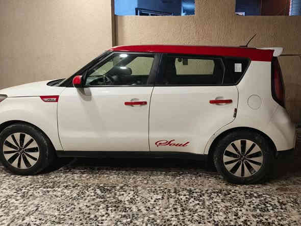 السلام عليكم كيا صول وارد أمريكي سياره مصبوغه بيها طخطخات ومعمره سياره جاهزه من كلشي مكينه 1600 جي دي موديل 16 ماشيه 120
داخل عسلي واسود سياره جاهزه الخير 
السعر 105 وبيها مجال بصيط
مكان بغداد الجديده 
***********
