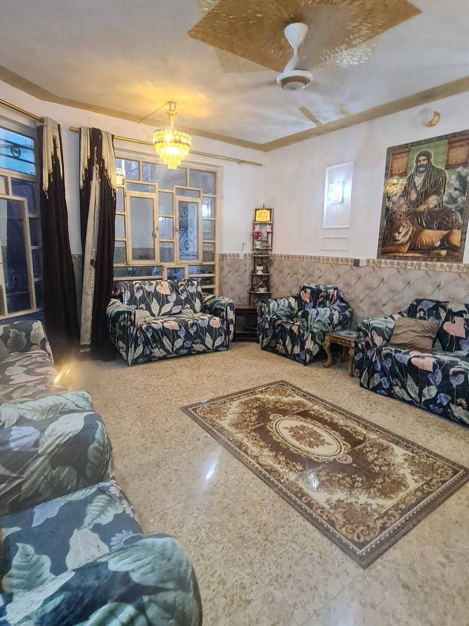 الكتابة
🏡 دار للبيع – 
 ركن بمساحة 100 متر مربع، تقع في خدمات مسقط – خلف التجاري مباشرة، بالقرب من ماركت النبراس.
مواصفات الدار:
استقبال
3 غرف نوم
هول
مطبخ
صحيات
الدار في منطقة حيوية ومخدومه من جميع الخدمات، وقرب على الشارع

📞 للاستفسار والتواصل: ***********
