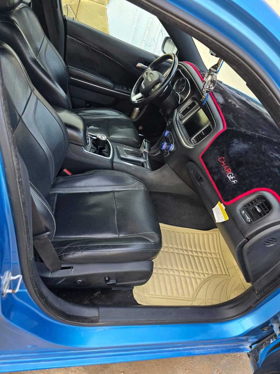 السلام عليكم جارجر للبيع موديل ١٥معلايه ٢١ فول مواصفات السعر ١٨٠   وبيها مجال. اتصال ***********
