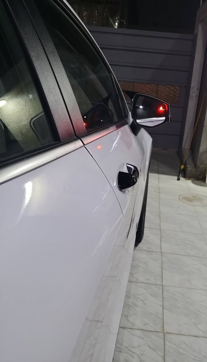 السلام عليكم للبيع
كيا سبورتج موديل 2025 فول مواصفات 
بنوراما فور ويل نظام دفع رباعي 4X ايضا نقطة عمياء 
رقم بغداد …..بأسمي
مكفوله كفاله عامه من الدعاميه للدعاميه  كفاله 
ماشية 830 كم فقط السيارة زيرو 
خليجي✅ موديل 2025✅
كشنات تدفئة
ستيرن تدفئة 
سعة المحرك 2.0L
مرتبط بناقل حركة أوت إف و 6 نمر
حساسات أمامي
حساسات خلفية
لايت زينون + LED
كشافات 
بك لايت LED
حجم الاطار 19 
ويل كب 
4 دسك
اريل نفكيتر 
مفتاح التشغيل بصمة
تشغيل عن بعد 
فتح الصندوق كهرباء 
دشبول شاشة 
شاشة Apple Car play
كاميرا دوارة 
حركة المقاعد الأمامية كهرباء 
مثبت السرعة Cruise
المودات والأوامر الصوتية
أوضاع القيادة  Drive Mode
فحص أنظمة السيارة 
حساسات ضغط اطارات 
شفتات مقود
قطعتين تبريد
هاند بريك كهرباء 
ا ABS 
ا Auto Hold   أوتو هولد
ا ISOFIX  
نظام مانع الانزلاق
نظام نزول المنحدرات 
مخرج منفذ الطاقة
ا  Bluetooth 
شاحن هاتف Wireless 
مكاني بغداد  السعر  255 ورقة 
للاستفسار الاتصال ***********
