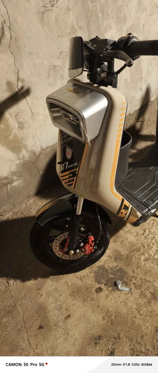 سلام عليكم R7
سلام عليكم.......

دراجه R7مديل ٢٠٢٦

بطاريات دبل ٣٢ امبير ٥بطاريات

شاشه دجتل سرعه ١٢٠ وحقيقي ٨٠

اشاير لد LAD

ملف ٢٠٠٠ حقيقي 

هورن طاط خاف مايعجبك ديد😂

نضام بك وبارك يعني رجوع وبارك وقوف

قفل ستيرن وحمايه من سرقه بيه

بيه بلوتوث تكنك بل تلفون

دسكات وفلنجات امامي خلفي 

بيه شاحنه مال تلفون

ويجي وياه وصل شراء ب اسمي
ماشيه ٢٠٠ كيلو فقط دراجه مخزنه
بيه سويجين وبصمه وكرات شاشه... السعر550٠ وبيه مجال حك جيه... عنوان البصرة المعقل 
الهاتف*********** البصرة, العراق
