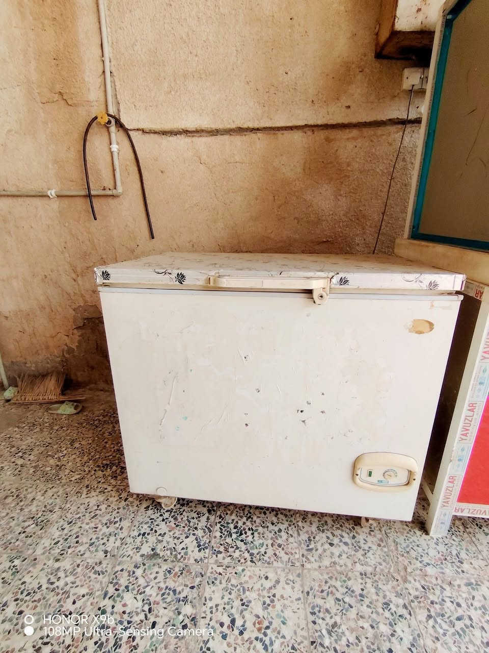 بلااااااااااااااش 
مجمدة ماداخلة تصليح نظافة وتجميد ممتاز ب 140 ألف + طباخ فريش راقي ب 125 ألف *********** العمارة حي العسكري قرب مدرسة المربد
