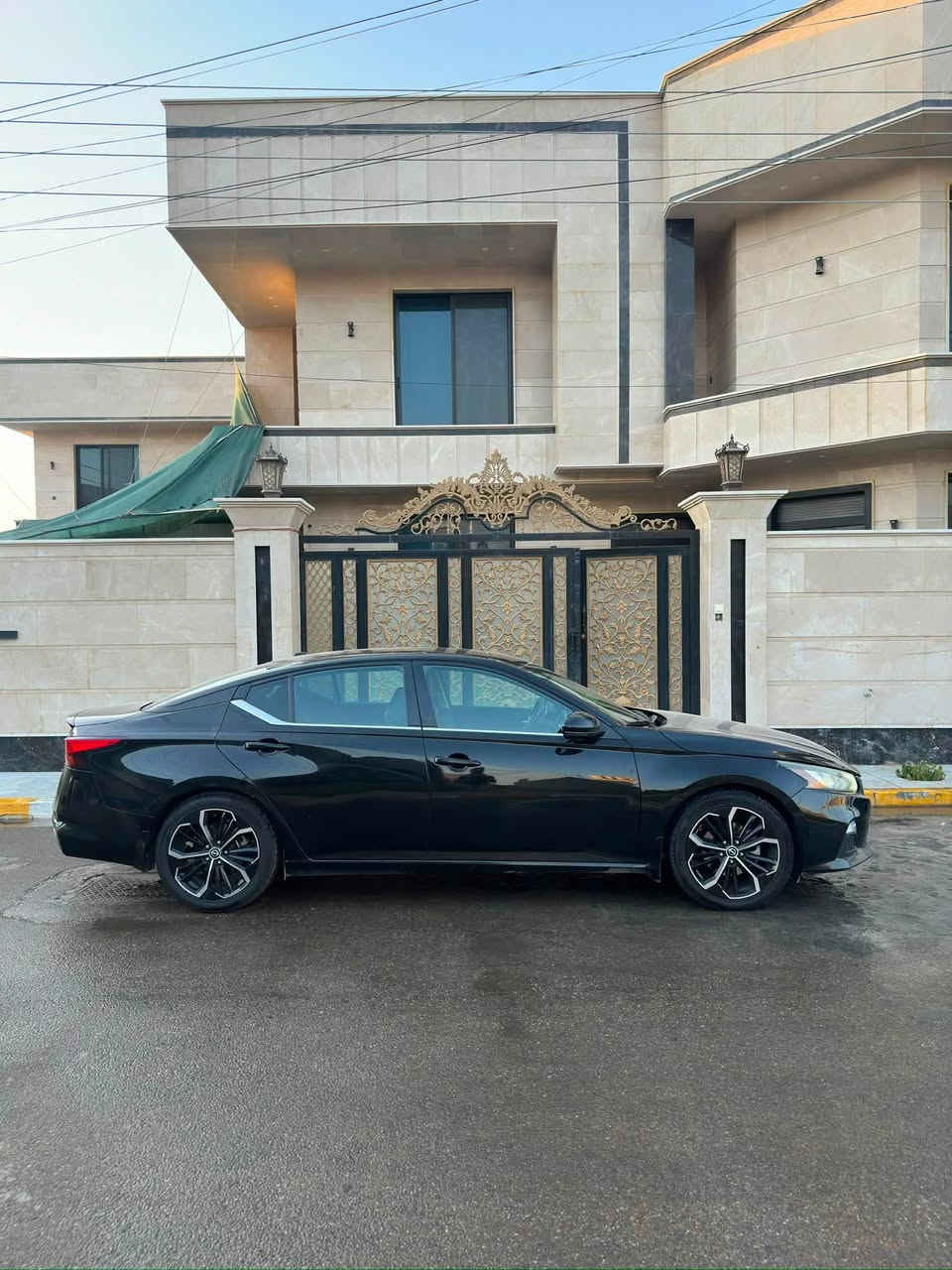 السلام عليكم
معروض للبيع 
نيسان التيما موديل 2022 
محركز٤ سلندر توربو
فئة SR فول مواصفات١/١
سلايد 
بصمة تشغيل وابواب 
حساس امامي خلفي 
مقاعد جلد مع التدفئة 
شاشة رادار خلفي 
شفتات رياضي 
وبقية المواصفات معروفة الفئة SR اعلى مواصفات 
وارد امريكي ضرر فقط حافة البنيد ومصبوغ البنيد 
مع مكانين بارد 
بدون تبديل بدون دواخل 
ايرباك سائق فقط 

ماشي ٩٠ ميل 
رقم اربيل بأسمي بشرط التحويل او الوكالة  
مكان السيارة بغداد 
للأتصال ***********
