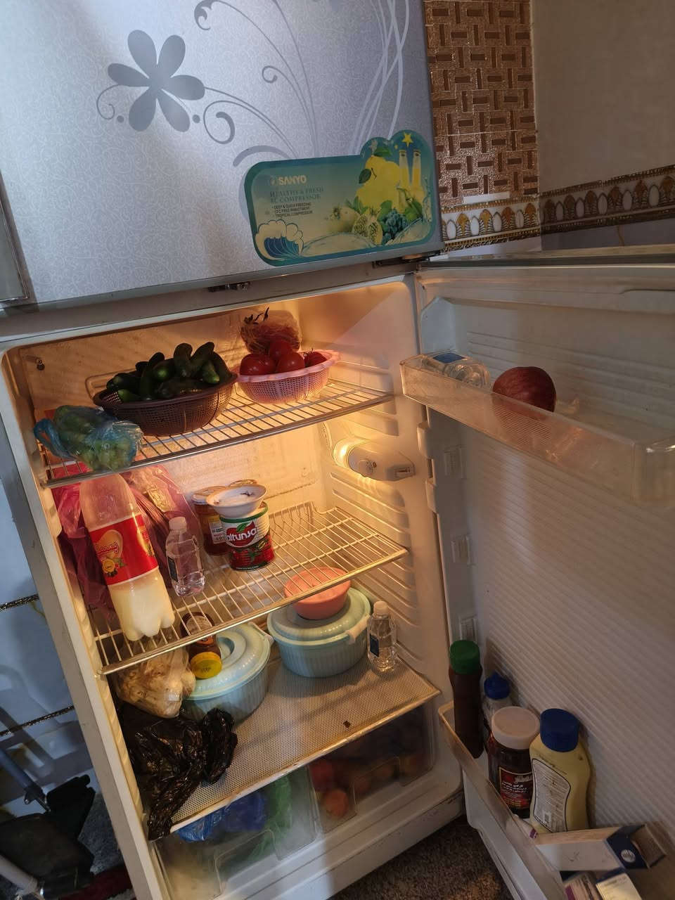 ثلاجه للبيع تبريد فول وتجميد فول كامله سعر 400 
الاستفسار 
***********
