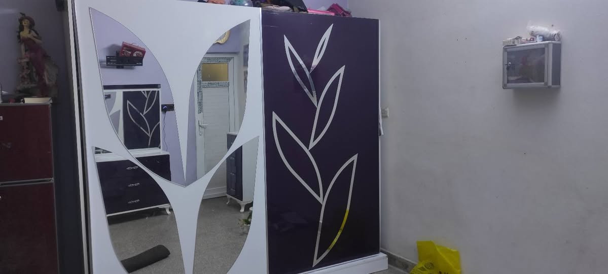 غرفة نوم تركي مستخدم بيه اضرار تبديل سجج الجرارات ونقص فايبر الجربايه 250وبيه مجال للتواصل الرقم 
***********
