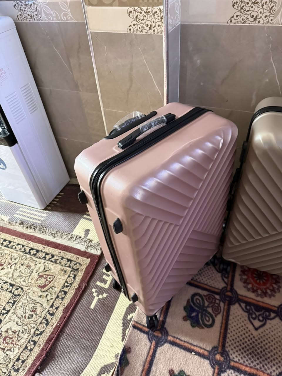 سلام عليكم يتوفر جنط سفر السيت بي 3 جنط سعر السيت 65 الف ***********
